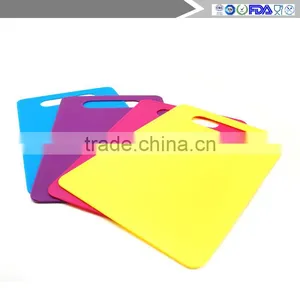 Manufacturer of High Quality Ultra-thin 4 Color Plastic Cutting Board 4 Sets thumbnail-5