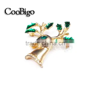 Fashion Jewelry Charming Deer Head Rhinestone Pin Brooch Wedding Invitation Christmas Party Gift Apparel Accessories thumbnail-2