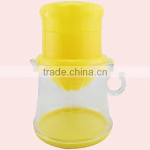400ML New Design Multifunctional Plastic Manual FruitJuicer With Measuring Cup thumbnail-2