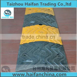 Traffic Road Reflective Rubber Speed Hump for Crossroads/heavy Strength Rubber Speed Hump Used in Intersection thumbnail-1