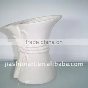Unusnal Ceramic Flower Pot thumbnail-1
