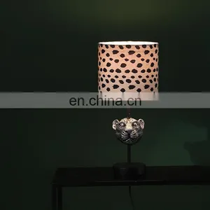 Elegant Nordic Style Luxury Silver Resin Craft Gifts Desk Light Bedroom Bedside Table Lamp thumbnail-6