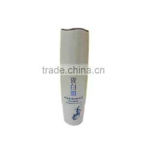 Moisturizing Liquid Foundation thumbnail-1