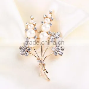 Luxe Rhinestone Brooch Pin,Pearls Brooch For Wedding Invitation thumbnail-4