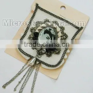 New Audrey Hepburn Pin Cabochon Badges With Chain thumbnail-1