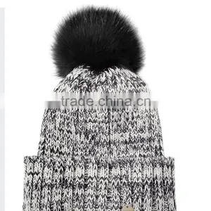 Top Sale Women Pom Label Woven Cotton Ball Acrylic Knitted Cap thumbnail-2