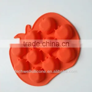 Factory Wholesaler Low Price Appled Shaped Silicone Ice Cube Tray thumbnail-4