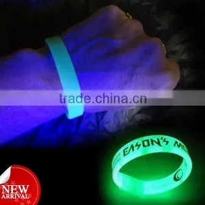 Wholesale Promotion Dark Cheap Silicone Reflective Wristband thumbnail-1
