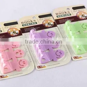 Human Shaped 6 Hooks Plastic Toothbrush Holder thumbnail-1