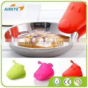 Cute Dog Heat Resistant Silicone Baking Glove Tool Pot Holder thumbnail-1