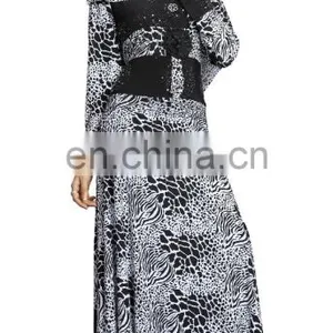 2017 Stylish Dubai Casual Wear Abaya Burkha With Foral Embroidery And Black Diamond Stone Work thumbnail-4