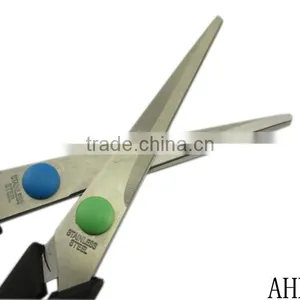 2016 Hot Sale Stainless Steel Scissor With Plastic Handle thumbnail-3