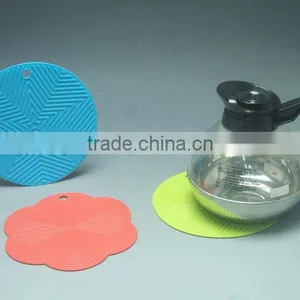 Circular & Plum Blossom Shape Plastic Food Steamer Coaster thumbnail-1