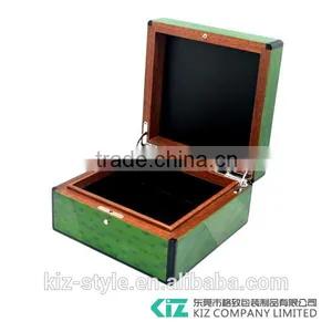 Elegent Green Wooden Watch Box for Men's Wrist Watch thumbnail-3