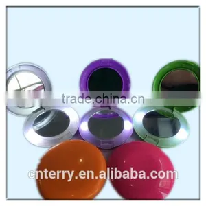 Fashion Round Plastic Pocket LED Mirror With 2 Lights thumbnail-1