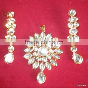 Kundan Pachi Pendant EARRING Set thumbnail-1