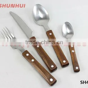 Wooden Handle Spoon and Fork Cutlery Set thumbnail-1