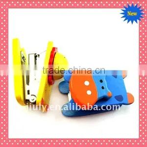 Lovely Mini Wooden Pig Stapler thumbnail-1