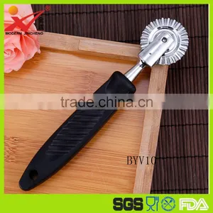 New Design Best Quality Stainless Steel PP Handle Kitchen Factory Price Pizza Cutter thumbnail-1