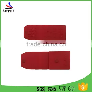 FDA Grade Eco-friendly Easy to Clean Silicone Red Card Wallet. thumbnail-5