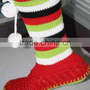 Thick Knitted Woman Socks With Pompoms thumbnail-1