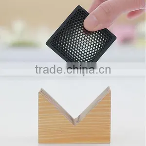 New Arrival Honeycomb Activated Carbon Air Purifier With a Wooden Holder Superfine Particle Carbon Air Purifier thumbnail-1