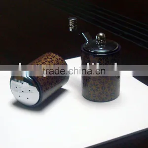 Salt and Pepper Set thumbnail-1