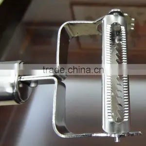 High Quality Stainless Steel Fruit Vegetable Peeler thumbnail-4