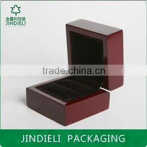 High-end Lacquered Ring Jewellery Box thumbnail-1