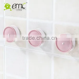 Round Plastic Button Sticky Wall Hook for Houseware thumbnail-1