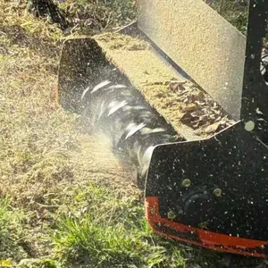 Industrial-Mulcher MTSK1000 Schwerlastklasse für den Waldbereich. Null-Abstand-Mähwerk mit 4-Takt-Brennkraftmaschine, kabellos, 764cc Benzinmotor für die Landräumung thumbnail-2