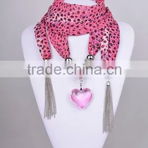 New Arrival Top Sell us Style Colorful Flower Necklace Scarf With Heart Pendant for Lady thumbnail-4