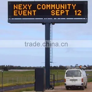 Customized Traffic Display Outdoor Moving Sign LED Transportable LED Signs thumbnail-1