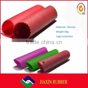 Eco-Friendly Wholesale Cheap Silicone Garlic Peeler Roller Magic Garlic Skin Remover thumbnail-3