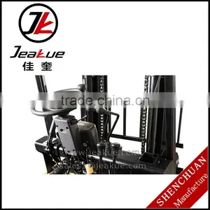 2017 Chinese New Product 2.5T Diesel Forklift thumbnail-5