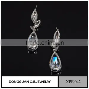 Simple Gold Earring Designs for Women With Big Diamond Earring thumbnail-4