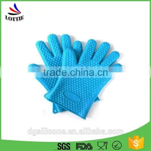 China Manufacturer Kitchen Waterproof Silicone Oven Mitts Heat Resistant Silicon Gloves for Cooking thumbnail-2