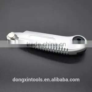 High Quality Aluminum Alloy Handle Utility Knife thumbnail-4