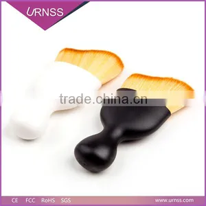 Curved Makeup Face Brush thumbnail-1