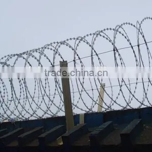 Factory Wholesale Hot-dipped Galvanized Razor Barbed Wire Mesh Fence thumbnail-3