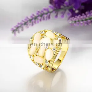 Wholesale Classic OEM/ODM Diamond Wedding Rings Crystal Gold Plated Yellow Rings Design for Ladies thumbnail-3