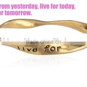 Reach for the Stars Small Crystal Charm Bangle Popular Women Twist Bangle Fashion Design Metal Bangle thumbnail-3