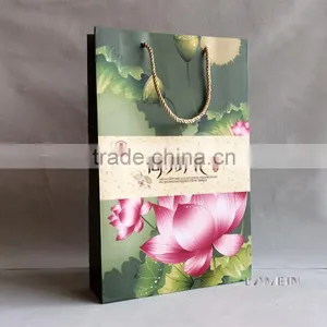 Custom Paper Card Gift Hand Bag for Upmarket Waistbelts thumbnail-3