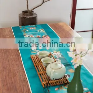 Chinese Style Flower-And-Bird Printed Polyester Table Runner thumbnail-2