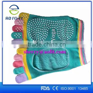 Eco-friendly Colorful Non Slip Custom Yoga Toe Socks Soft Breathable Yoga Socks thumbnail-6