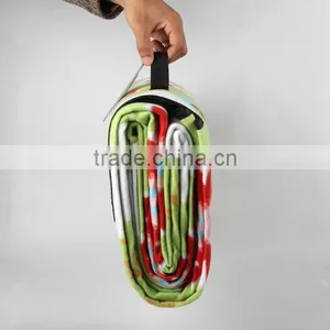 Wholesale Hot Sell Household High Quality Waterproof Folding Picnic Mat With Black Handle thumbnail-3