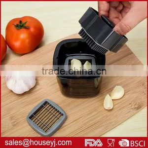 Double Function Garlic Press Garlic Chopper Garlic Crusher With Sharp Stainless Steel Blade and Plastic Tontainer thumbnail-1