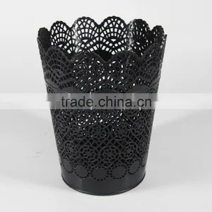 Plastic Round Colourful Hollow Out Wastebasket thumbnail-3