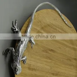 High Quality Bamboo Round Plate With Metal Lizard L:13.8" thumbnail-5