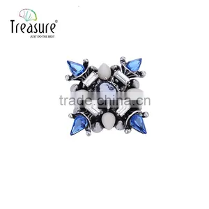 Vintage Jewelry Mix Color Geometric Resin and Rhinestone Brooch Jewelry thumbnail-4